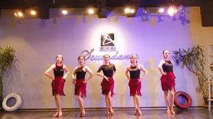 拉丁舞成人教课视频,轻松入门，舞动人生