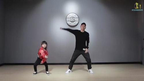 成人街舞律动视频素材,跟随视频素材感受街头舞蹈魅力