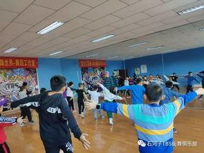 成人小孩参加比赛视频,大小朋友同场竞技欢乐多