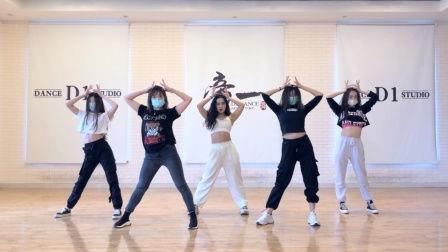 奥特曼衣服成人舞蹈视频,成人版舞蹈视频魅力解析