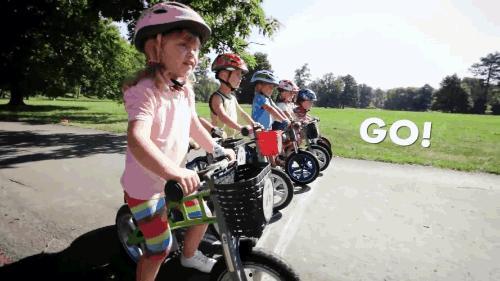 成人滑步车折叠视频,成人滑步车折叠教程视频解析