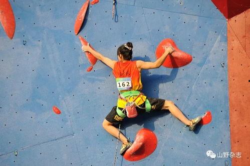 成人怎么学攀岩视频教程,跟随视频教程，轻松掌握成人攀岩技巧